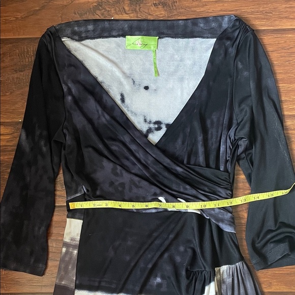 Chic Black and Yellow Long Sleeve Dress - Picture 6 of 6